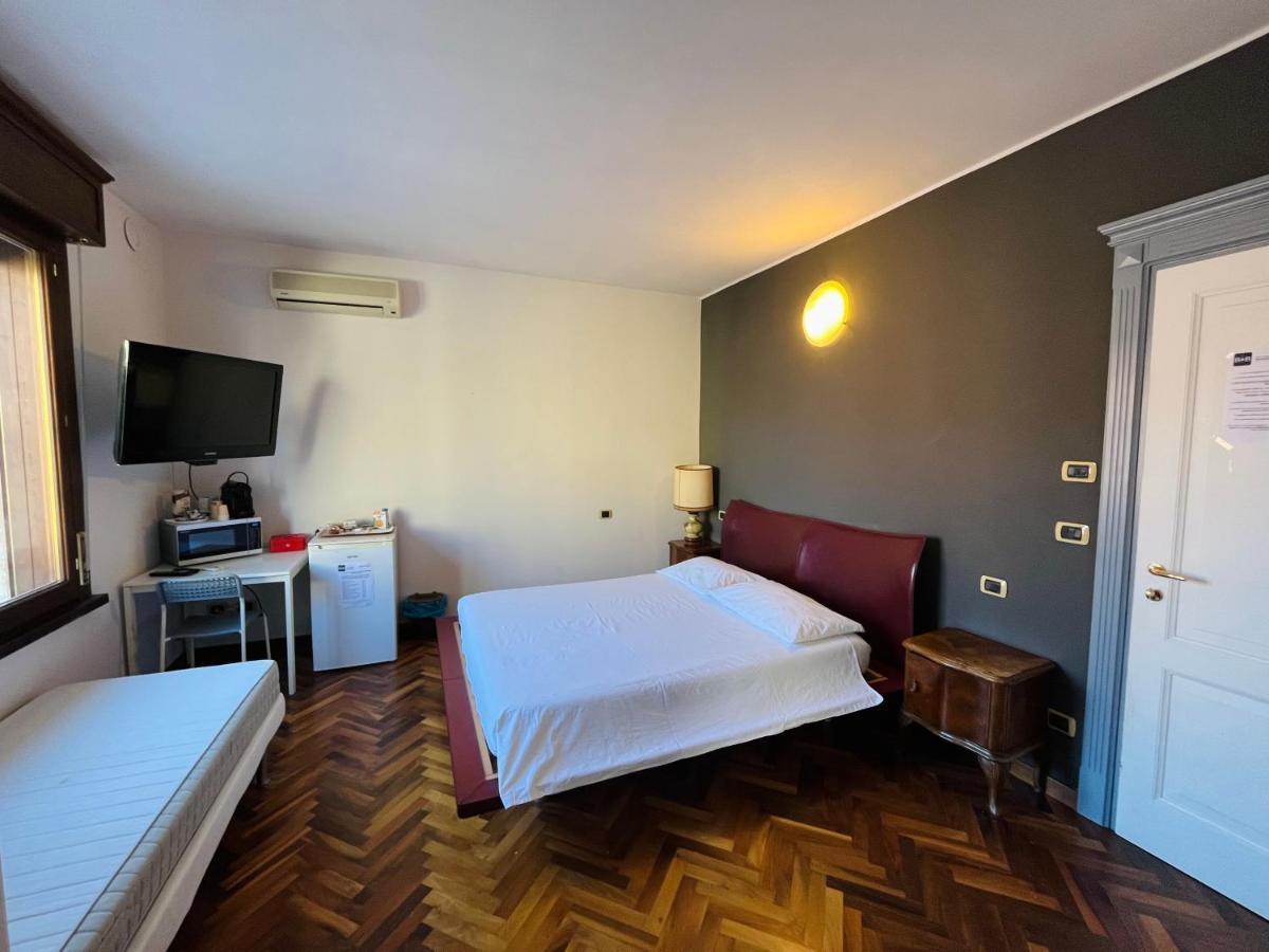 Viale Manzoni Hotel Sassuolo Exterior foto